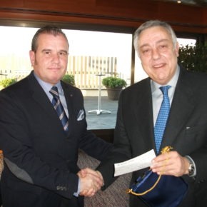 Entrega de un donativo a Aldeas Infantiles SOS de Catalunya Entrega de un donativo a Aldeas Infantiles SOS de Catalunya
