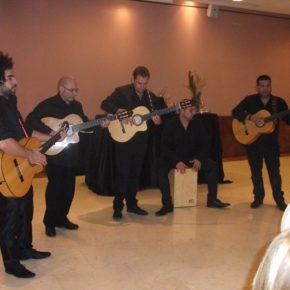Cena de Navidad a ritmo de rumba Cena de Navidad a ritmo de rumba